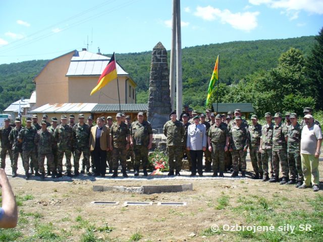 Spolupráca medzi OS SR a Bundeswehru SRN pri zabezpečení starostlivosti o hroby padlých vojakov