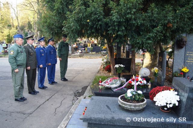 Náčelník GŠ generálporučík Peter Vojtek si uctil pamiatku vojenských osobností
