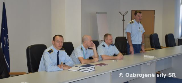 Triedne skúšky výkonných letcov a riadiacich letovej prevádzky