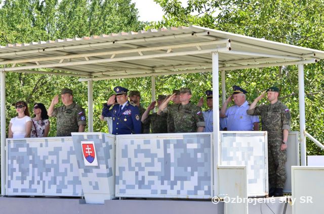 Slávnostné odovzdanie a prevzatie funkcie veliteľa protilietadlovej raketovej brigády v Nitre