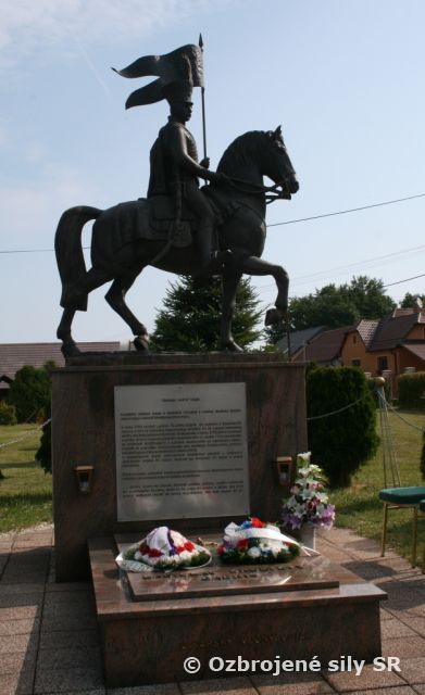 Ukončenie poddôstojníckeho kurzu OR-9