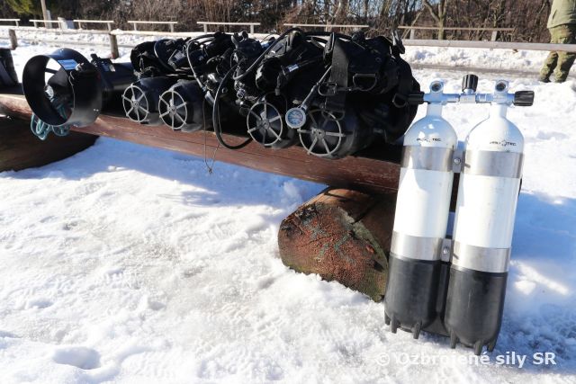 Potápanie pod ľadom aj s podvodným skútrom