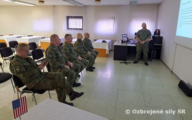 Veliteľ vzdušných síl navštívil Prápor obrany a ochrany vzdušných síl na Sliači 