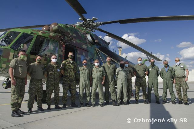 Naši letci na cvičení Ample Strike