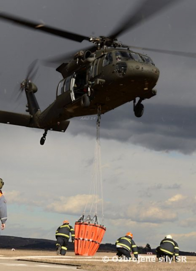 Prešovský Black Hawk prvýkrát v cvičnej akcii s bambi vakom