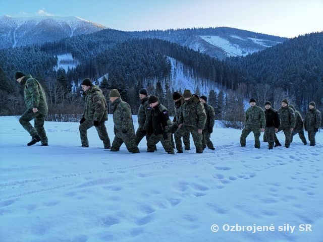 Spojený výcvik v prežití a špeciálnej telesnej príprave pre výkonných letcov vk Prešov v prírodných podmienkach v zimnom období