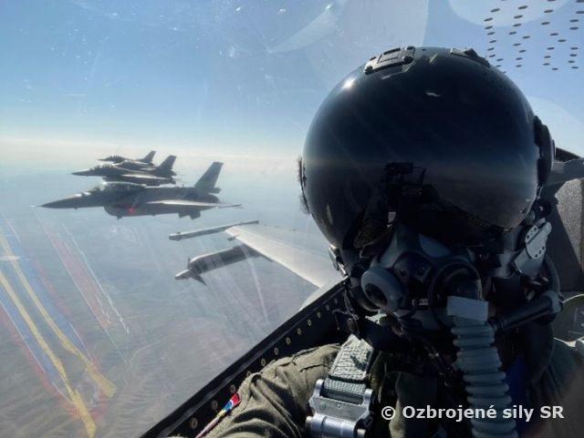 Prvé preškolenie slovenského pilota na F-16 Block 70