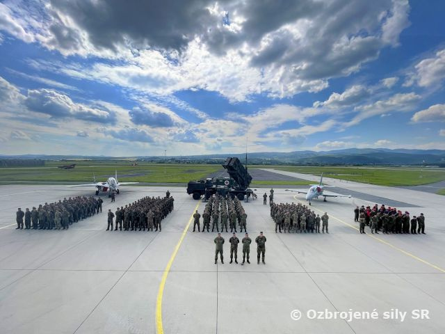 Slávnostný ceremoniál ukončenia pôsobenia aliančných síl v 81. krídle Sliač